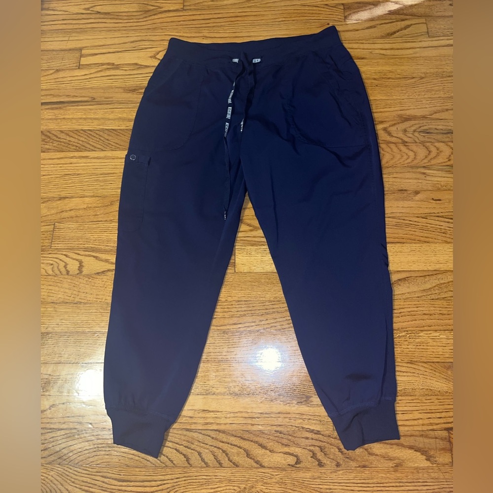 Med Couture Touch navy scrub joggers